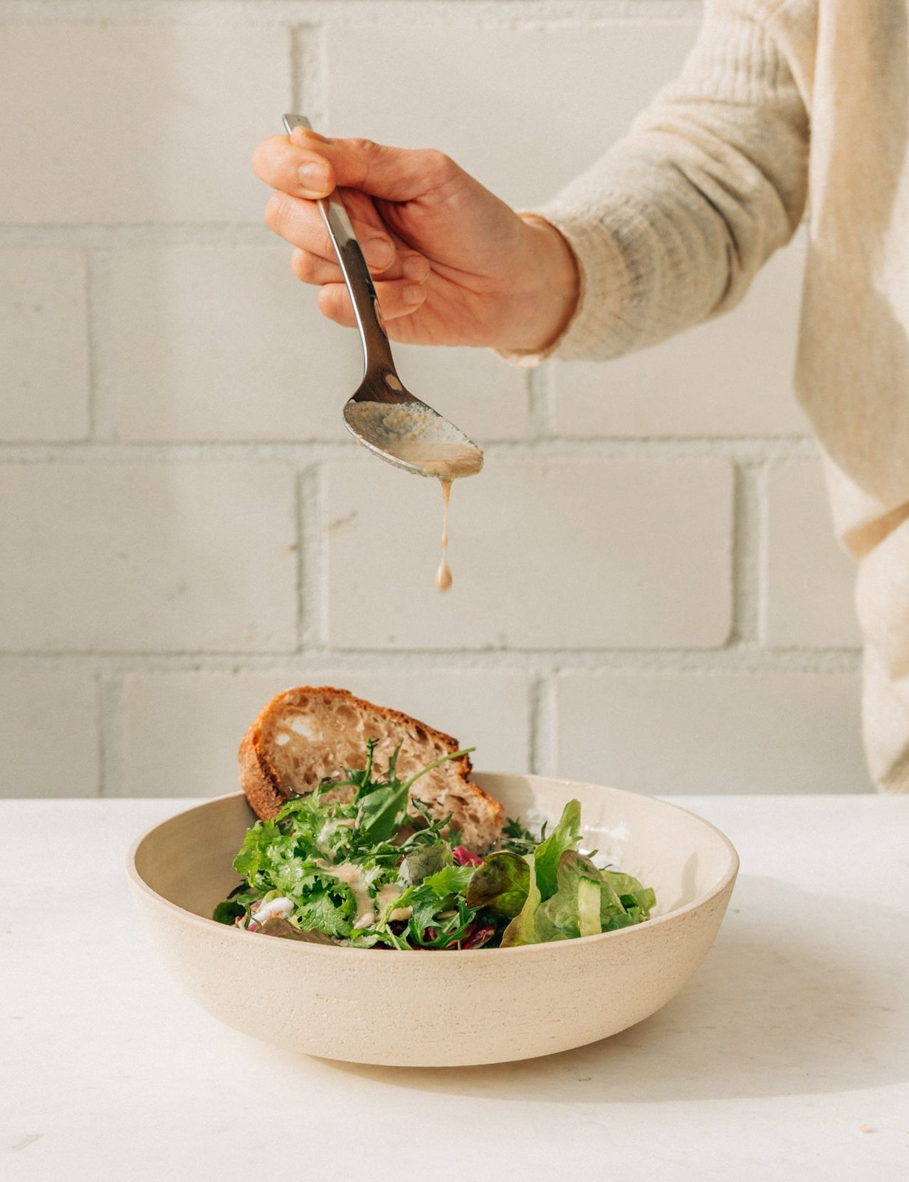 helles tahini dressing für den leckersten salat