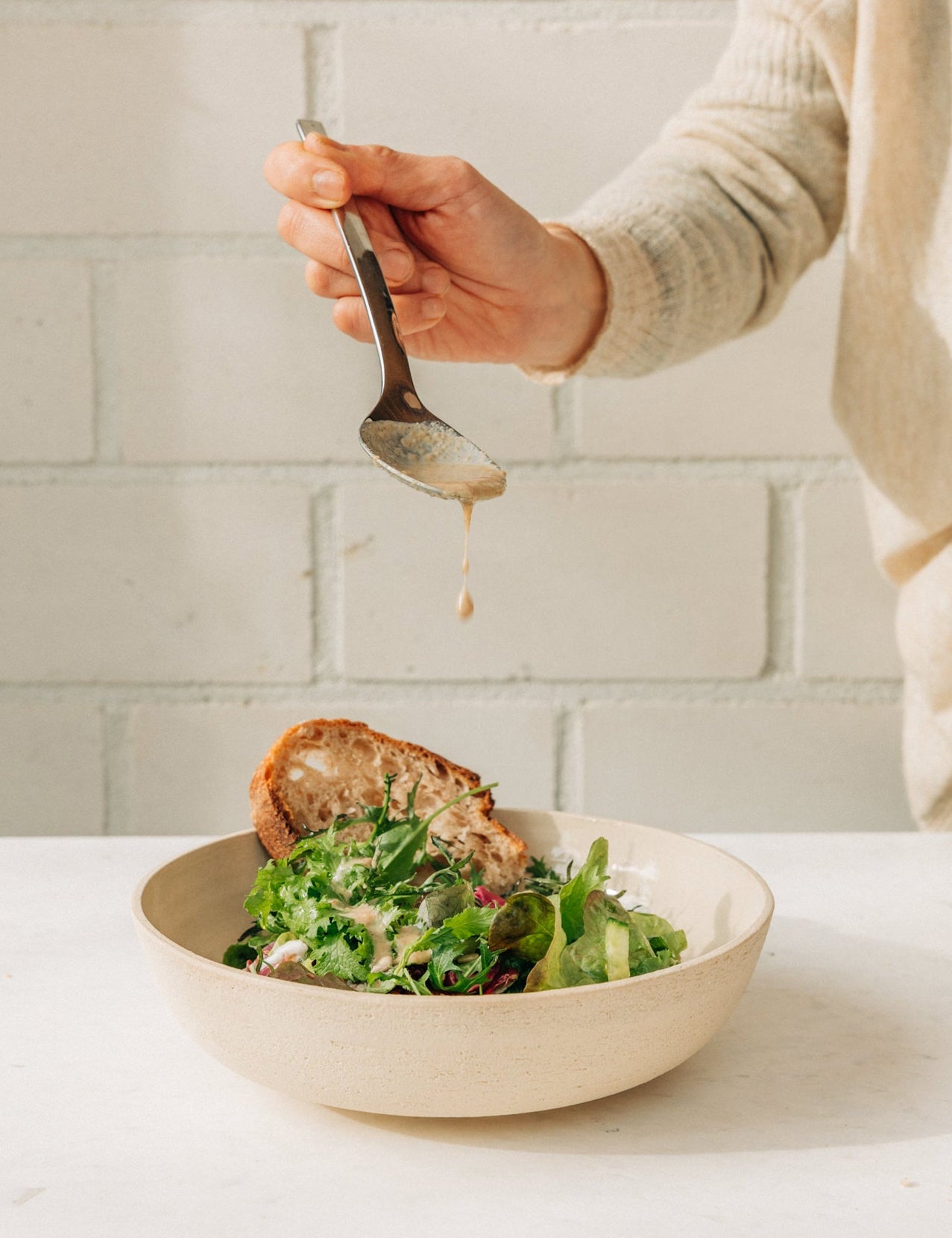 helles tahini dressing für den leckersten salat