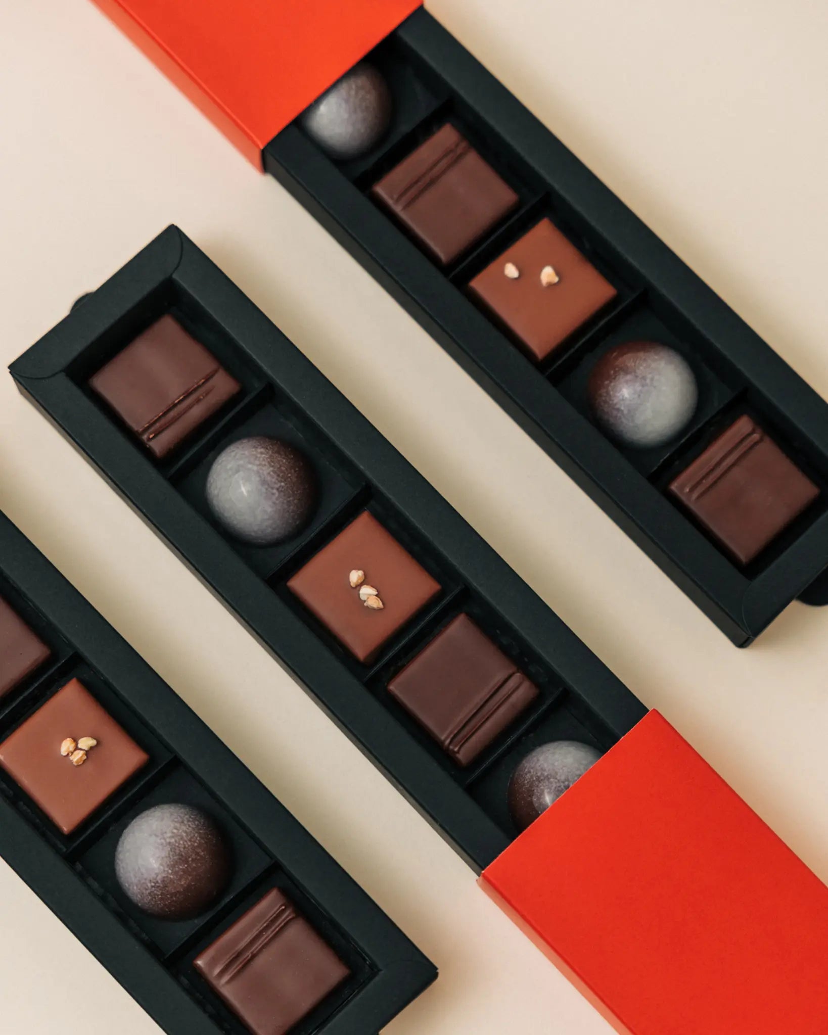 Handgemachte Miso Pralinen – süß-salzige Schokoladenpralinen mit Miso-Schokofüllung