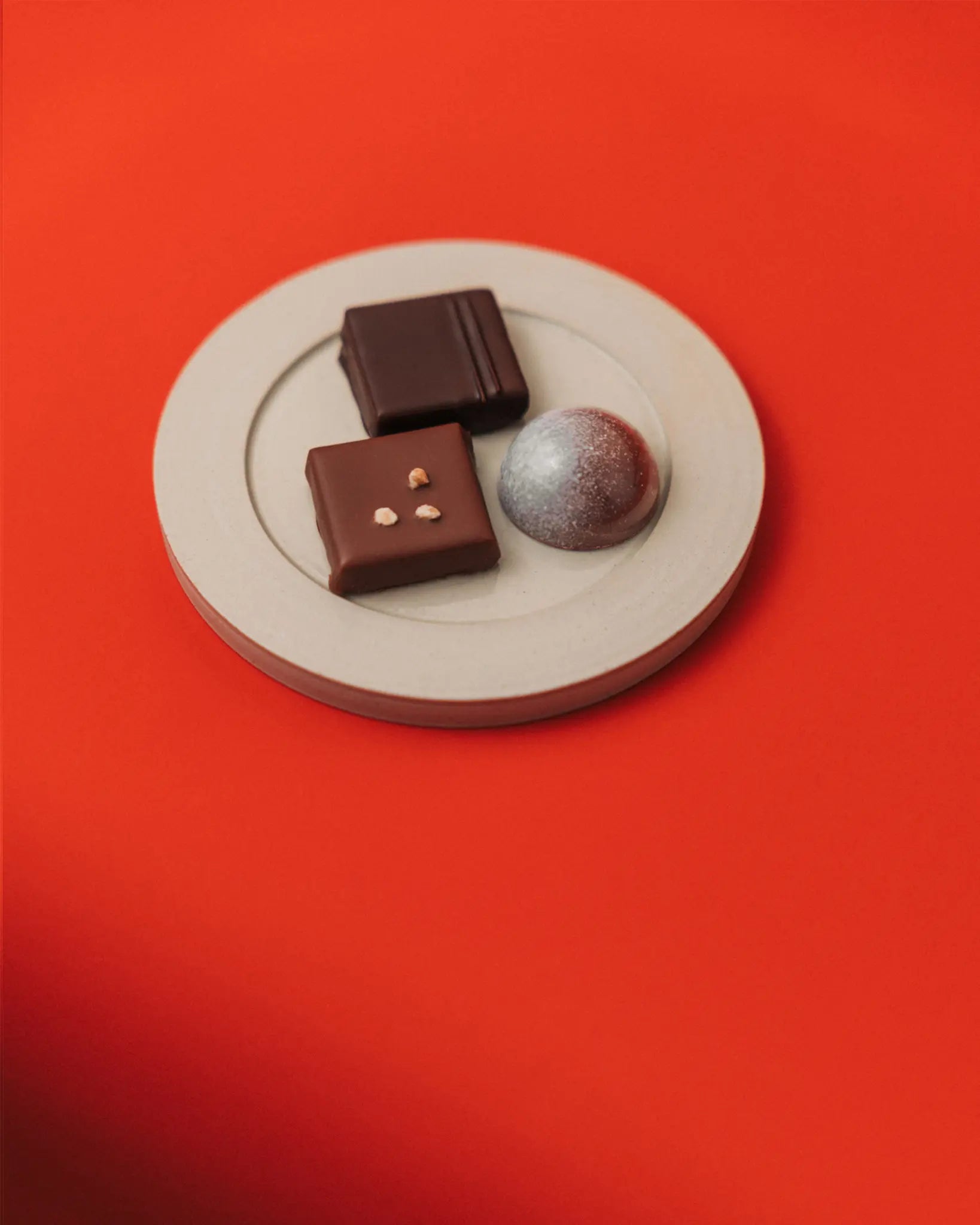 Miso Praline im Anschnitt mit cremiger Füllung aus fermentierter Misopaste