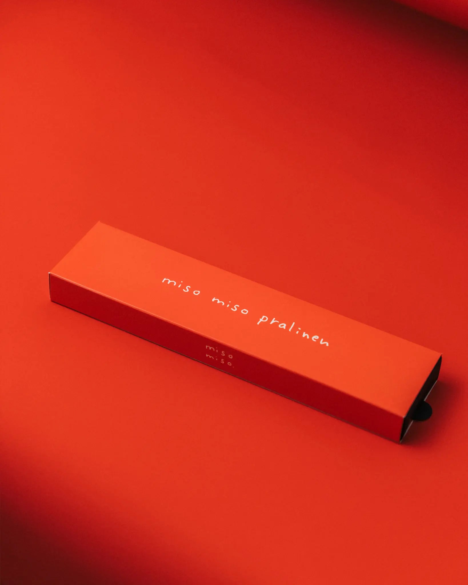 Miso Miso Pralinen – handgemachte Pralinen mit fermentierter Misopaste in der Verpackung