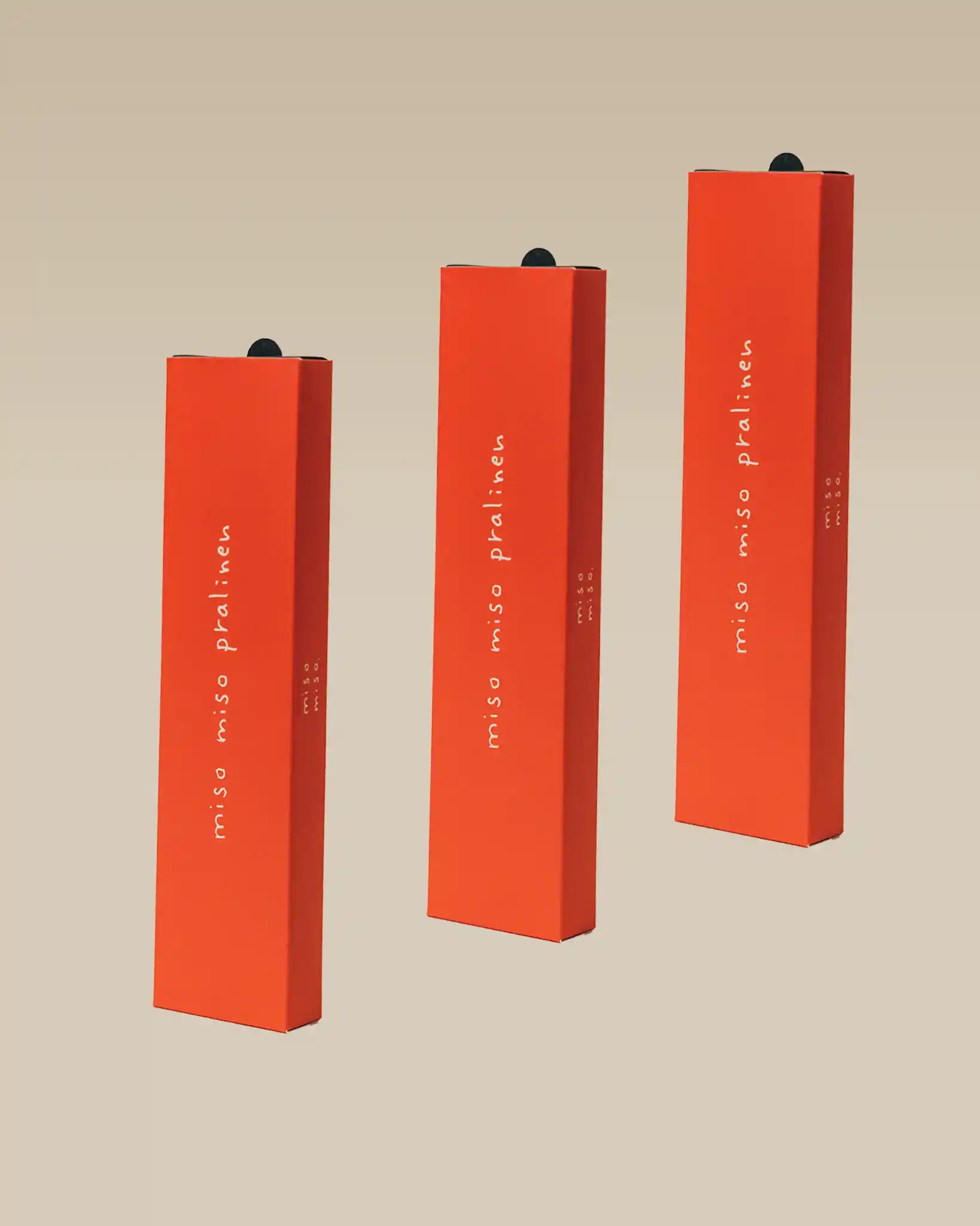 Handgemachte Miso Pralinen – süß-salzige Schokoladenpralinen mit Miso-Schokofüllung in Pakung als Bundle